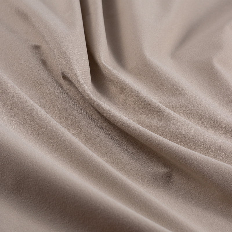 tejido de poliéster reciclado ocio de la armadura llana del algodón de CoolSilk del estiramiento de 130gsm 60S